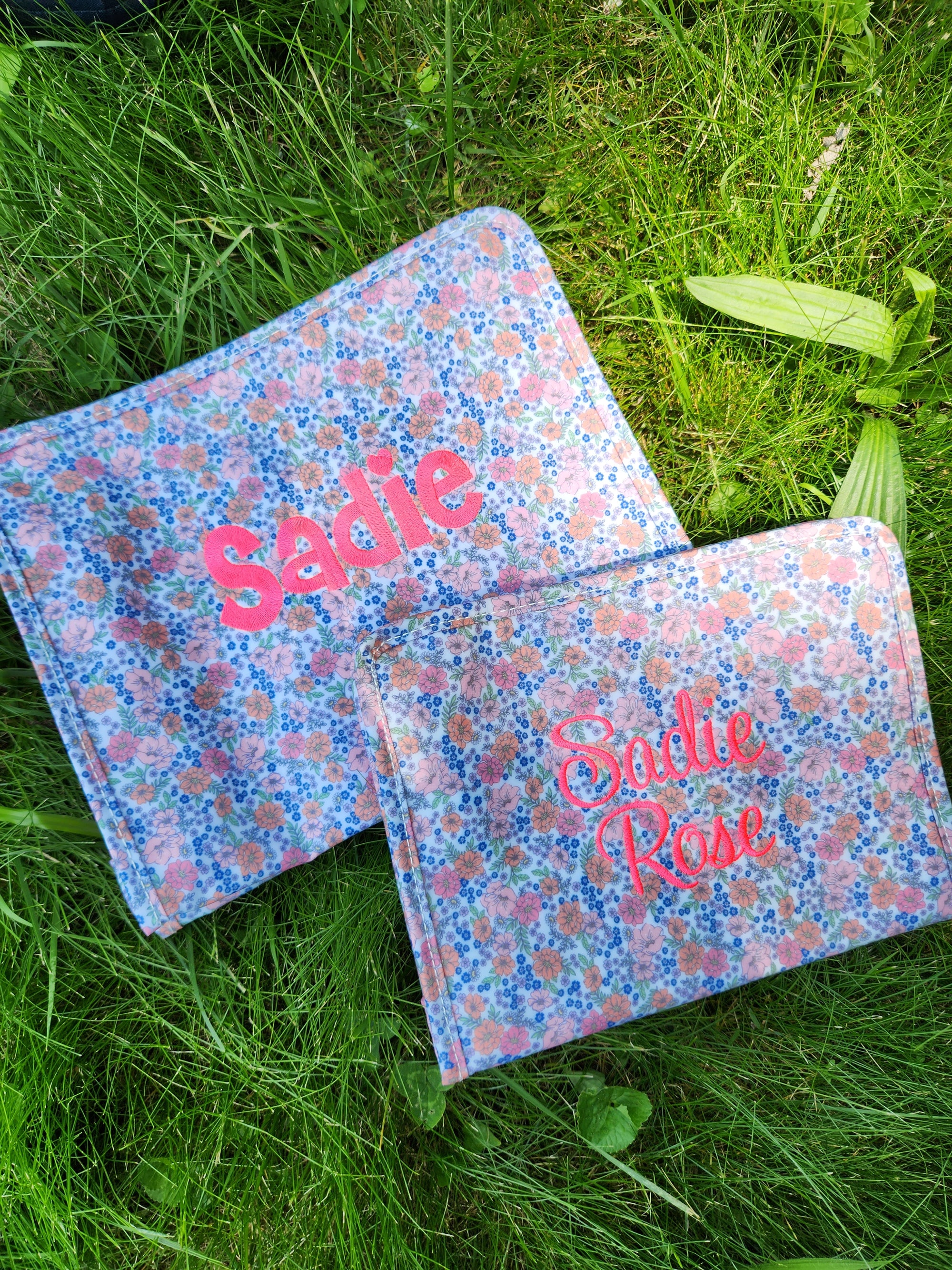 Secret Garden Medium Square Traveler