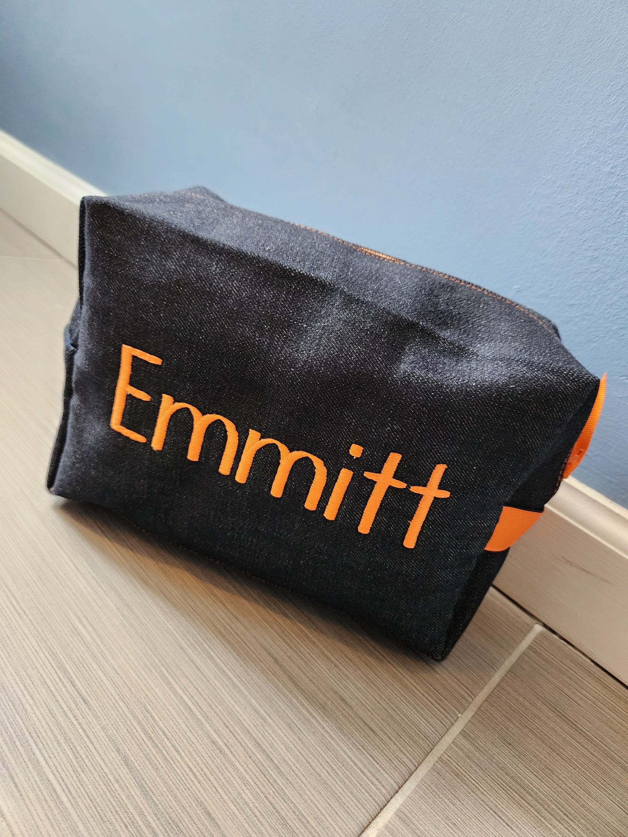 Emmitt toiletry bag