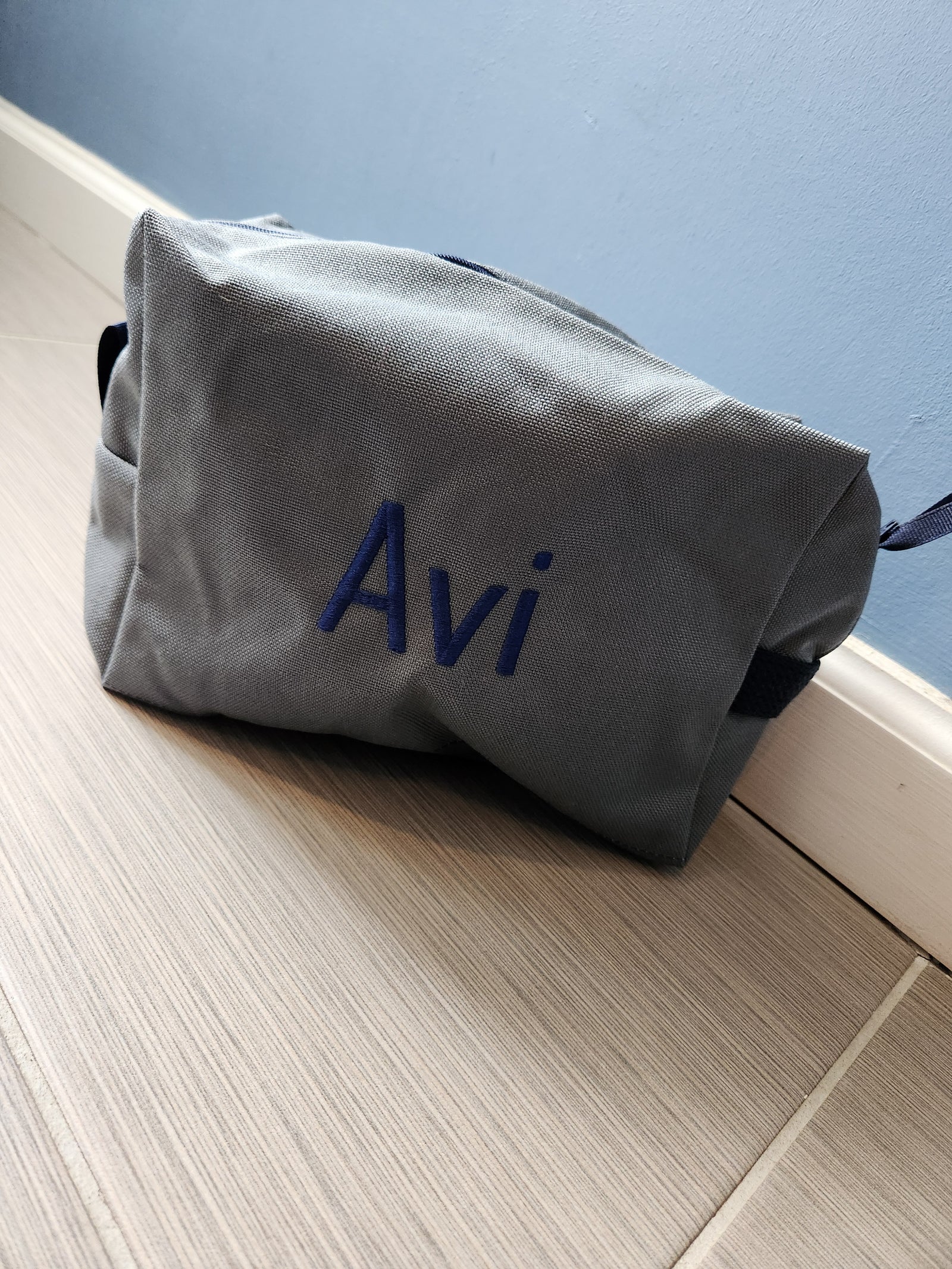 Avi toiletry bag