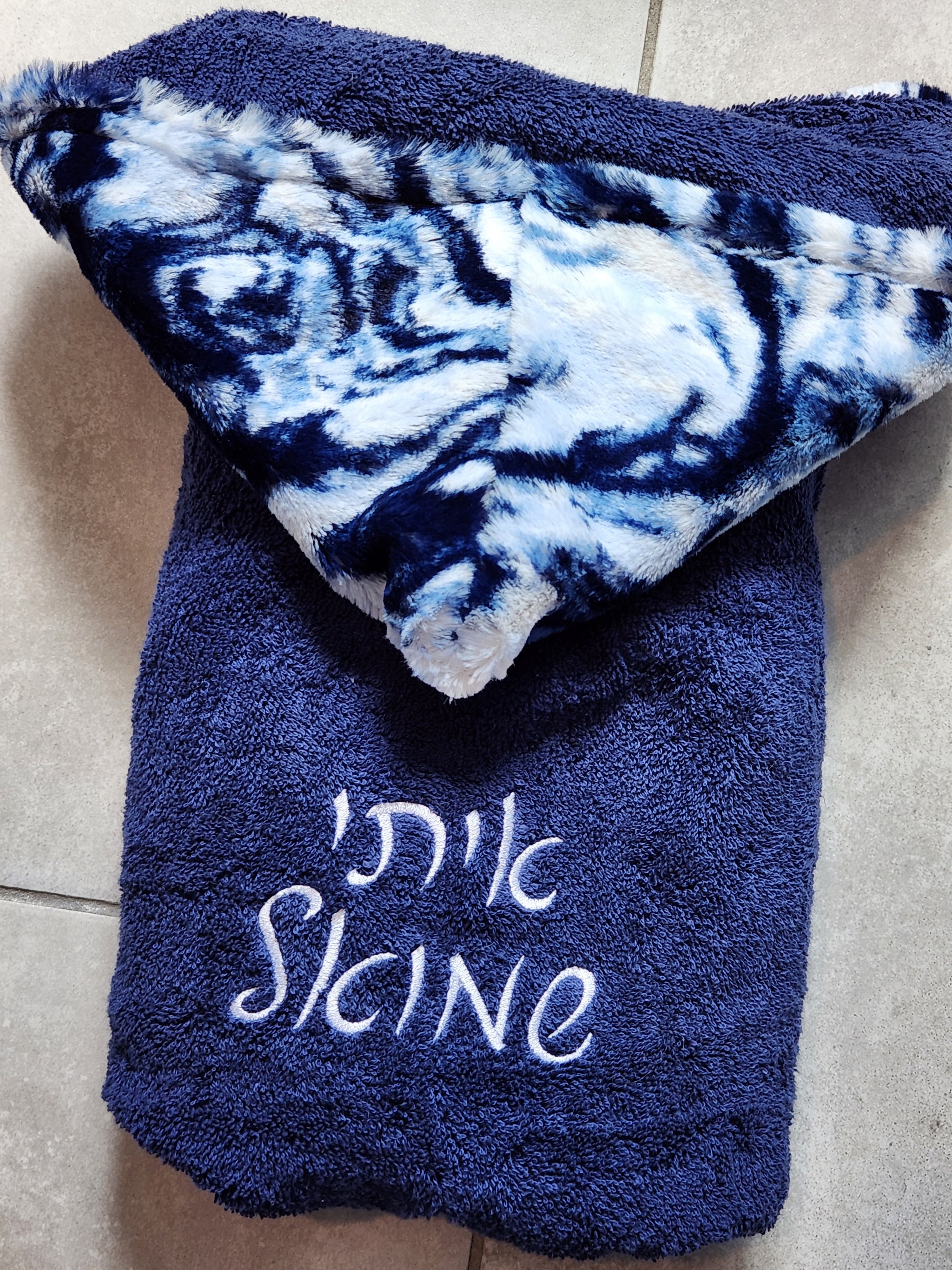 Seal Marble Navy Hooded Towel