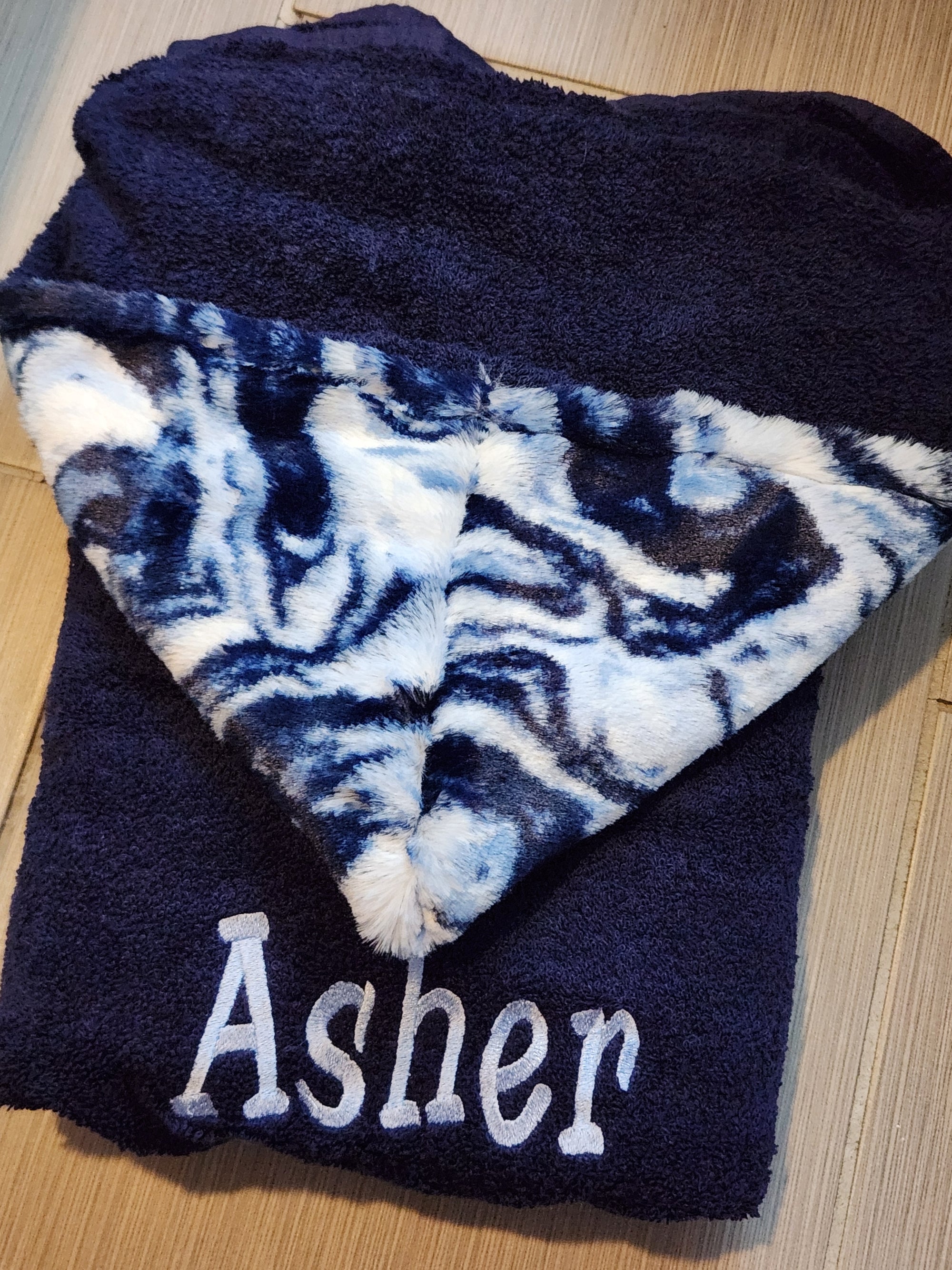Seal Marble Navy Hooded Towel
