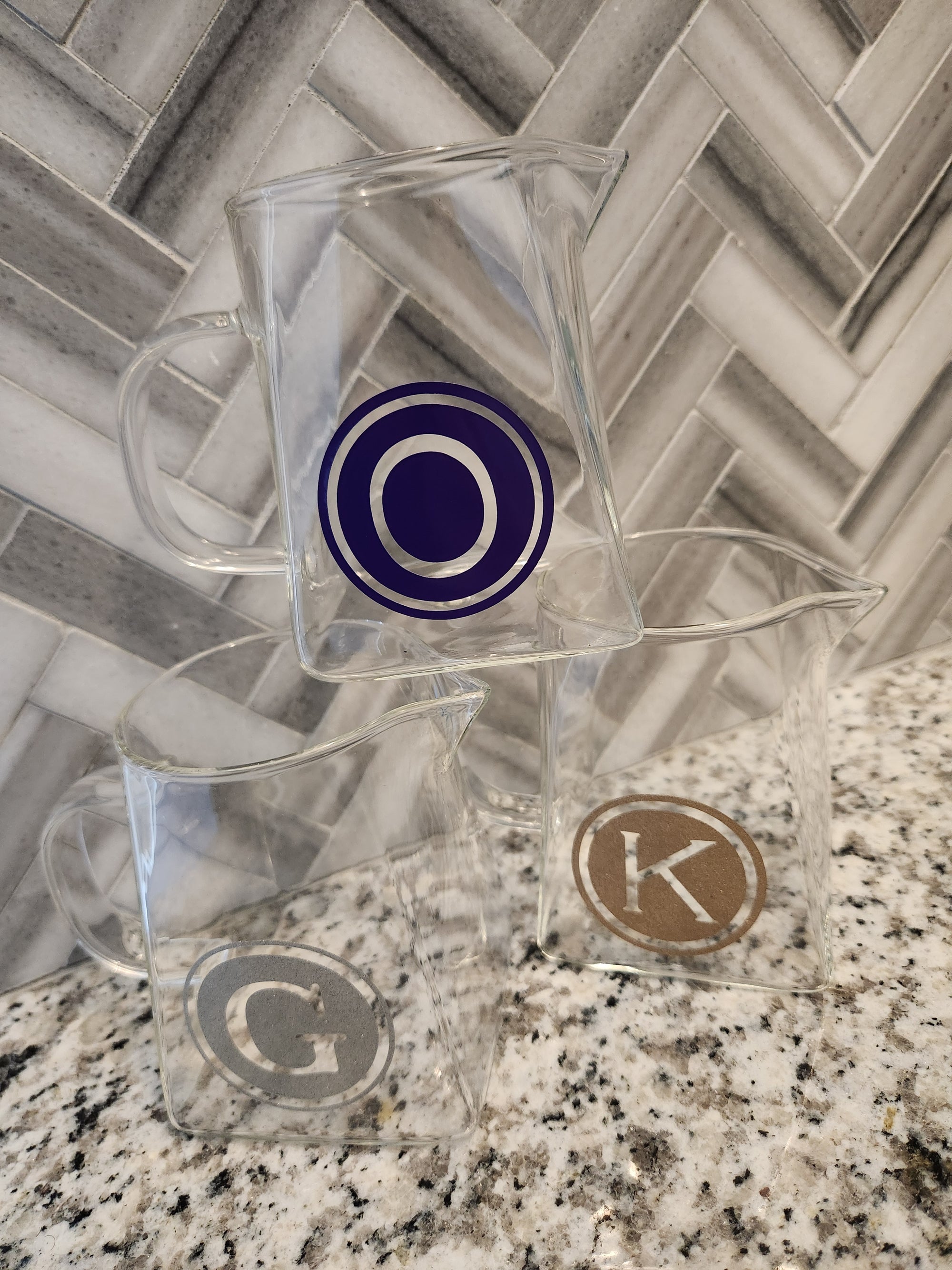 Wine Pourer/ Klei Sheni