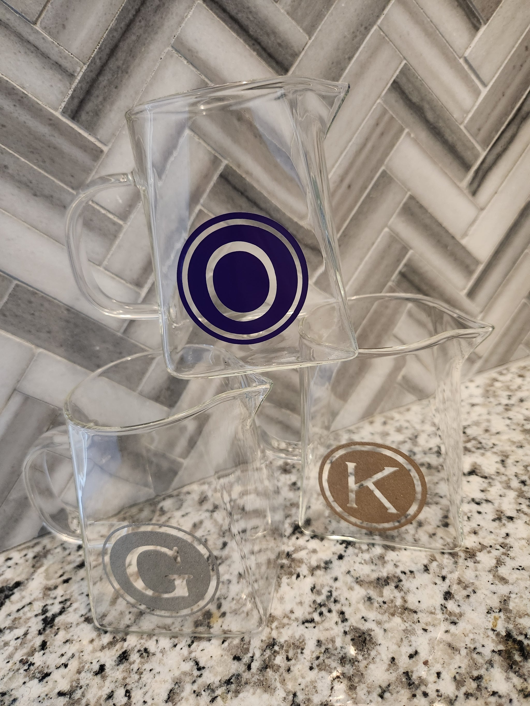 Wine Pourer/ Klei Sheni