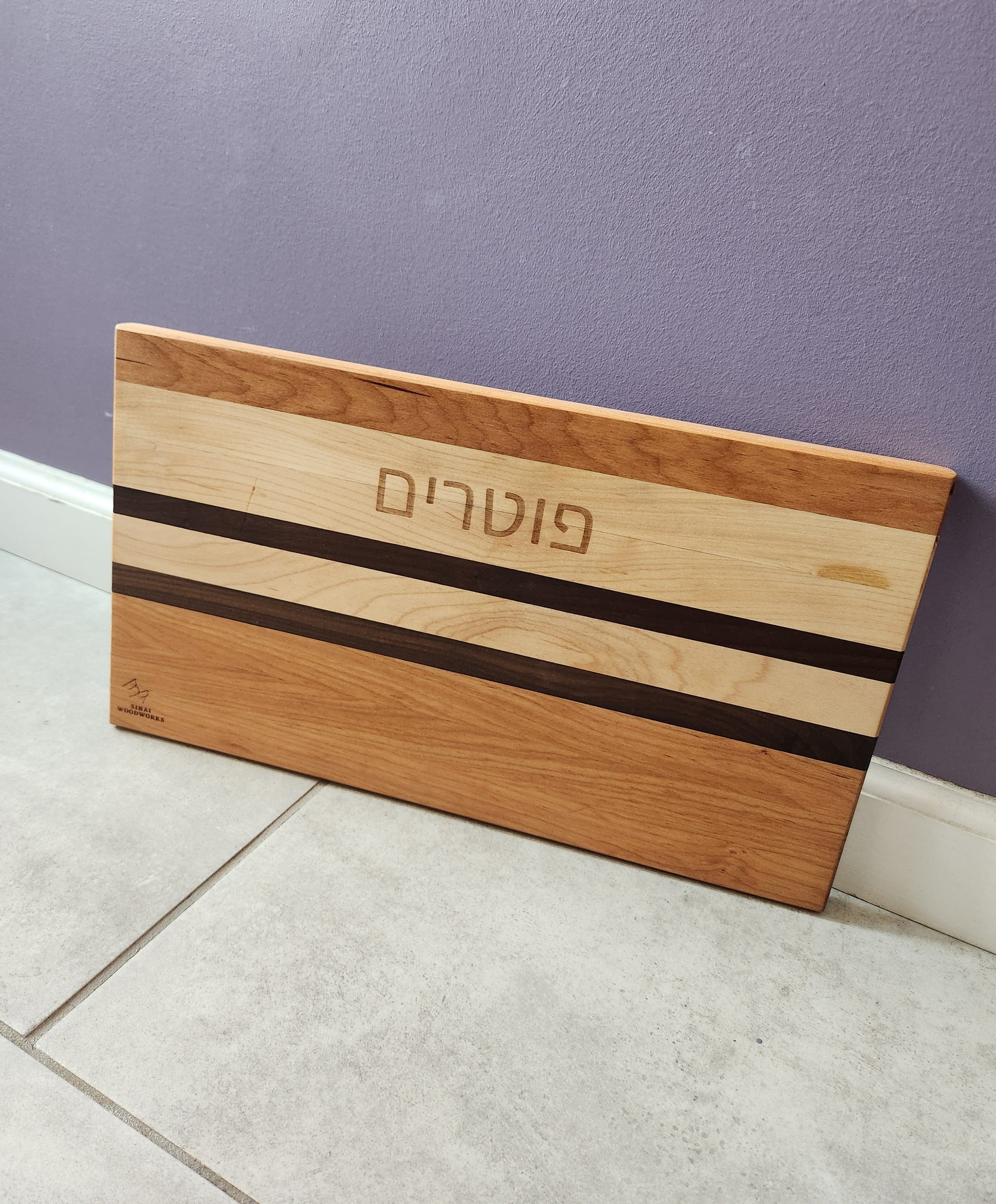 Hardwood cutting board/challah board