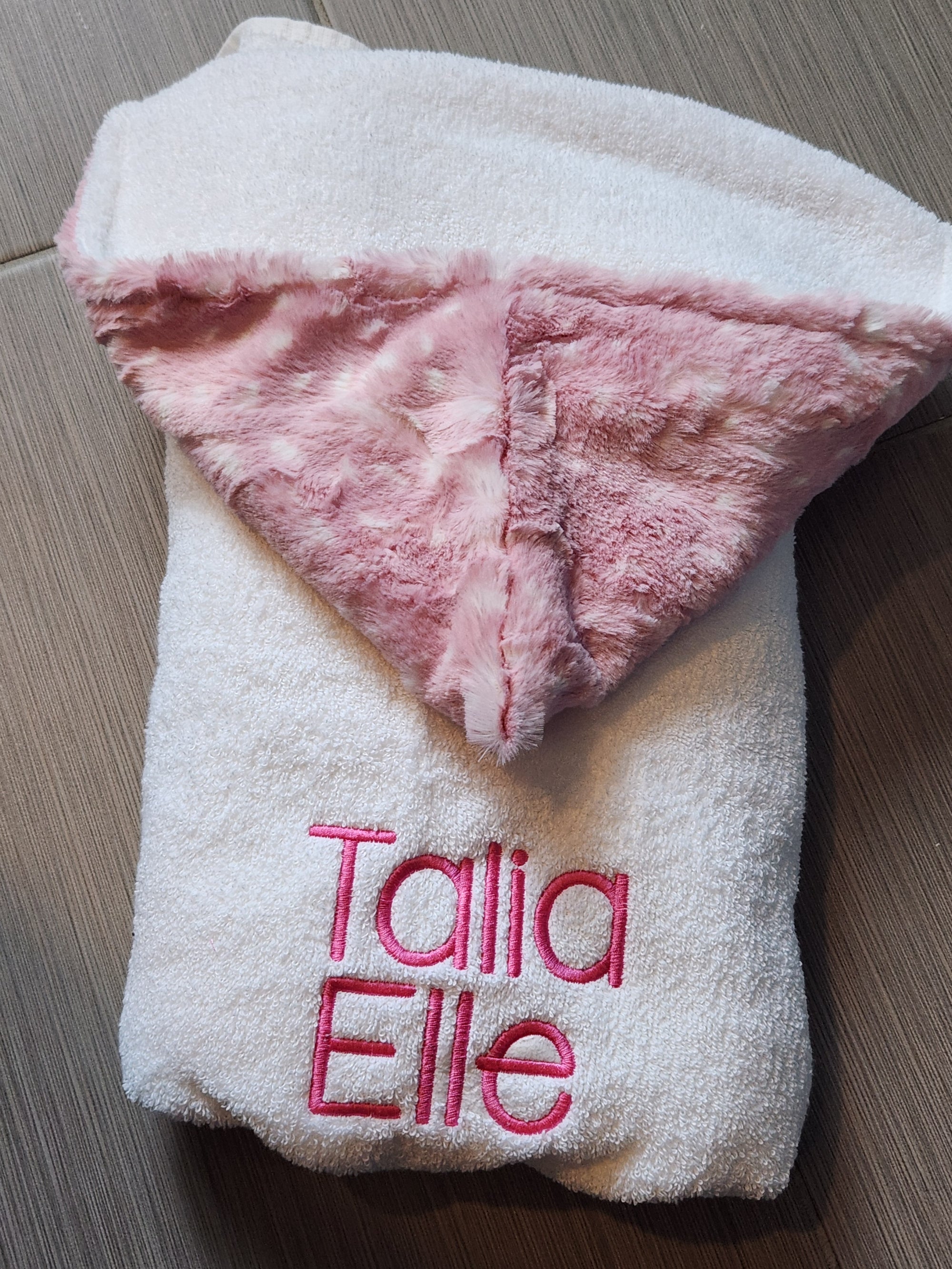 Doe Woodrose Pink Girls Hooded Towel