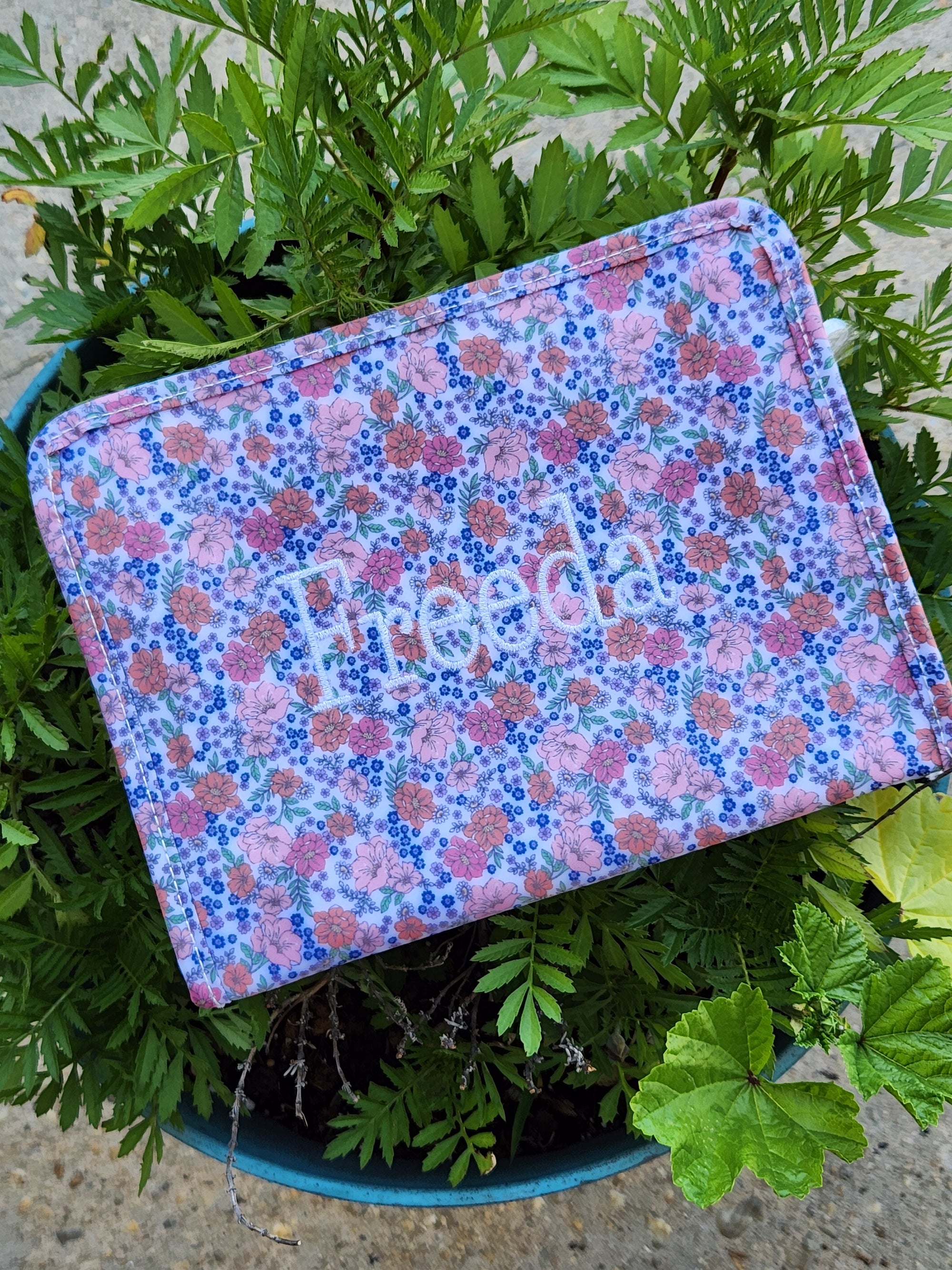 Secret Garden Medium Square Traveler