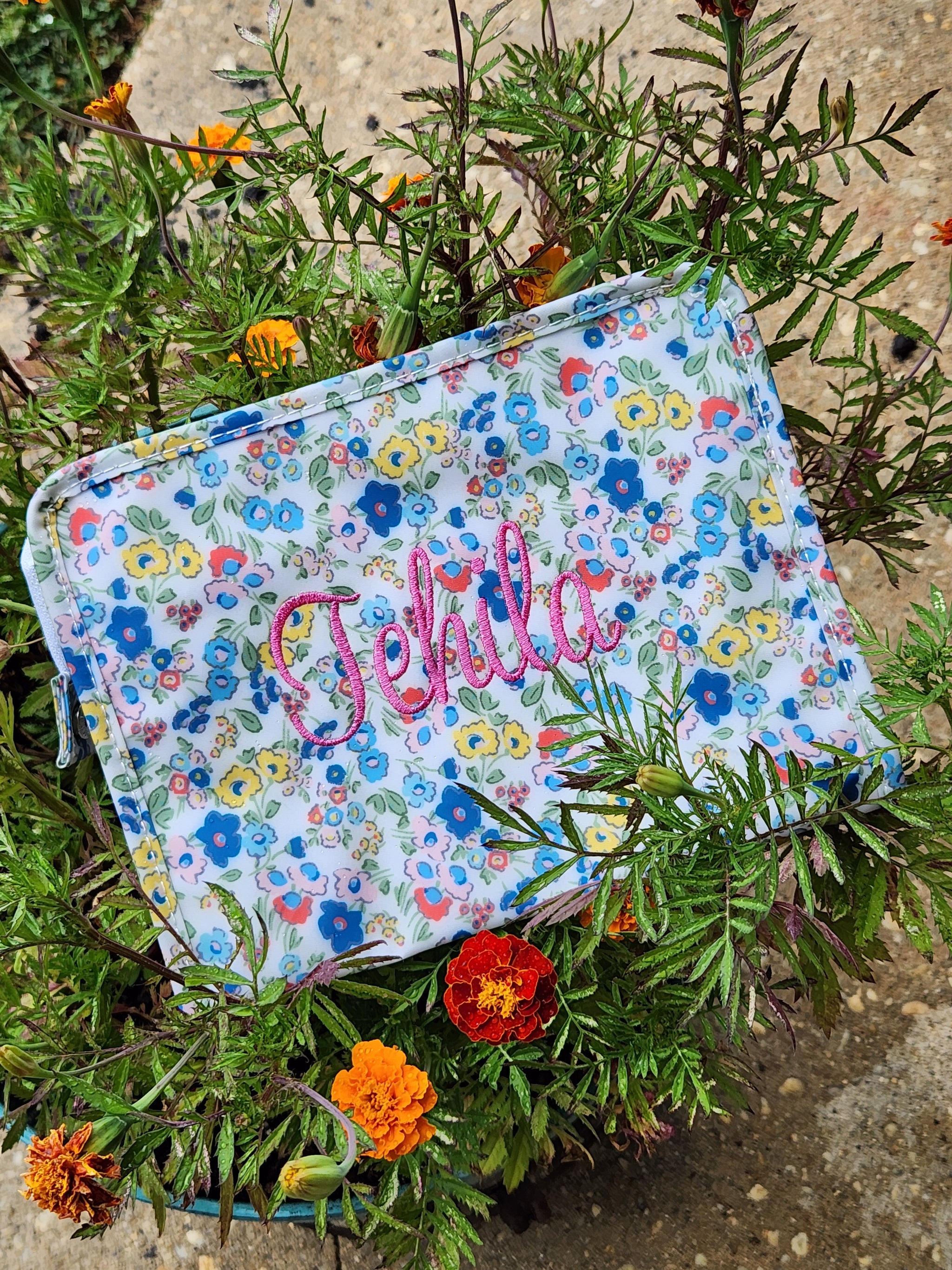 Pretty Posies Medium Square Traveler