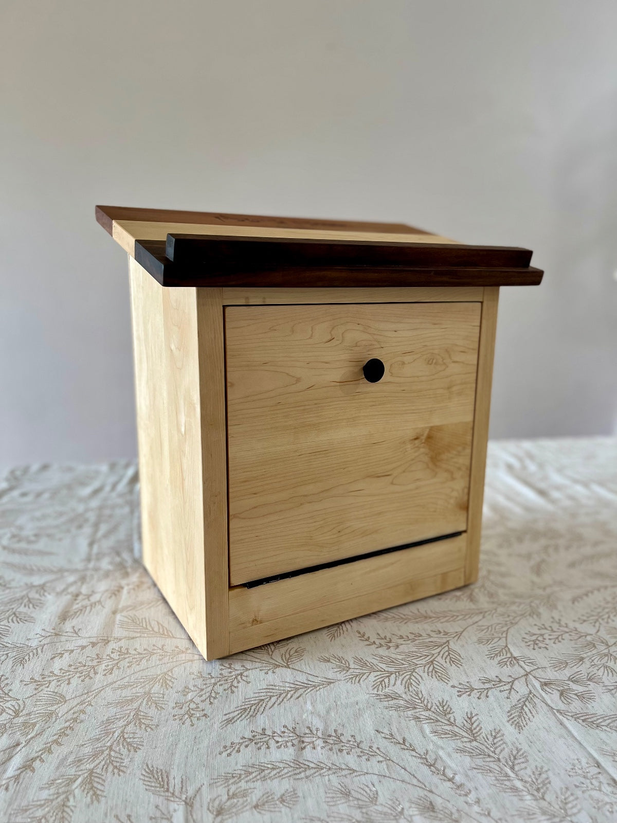 Tabletop Wood Shtender with storage