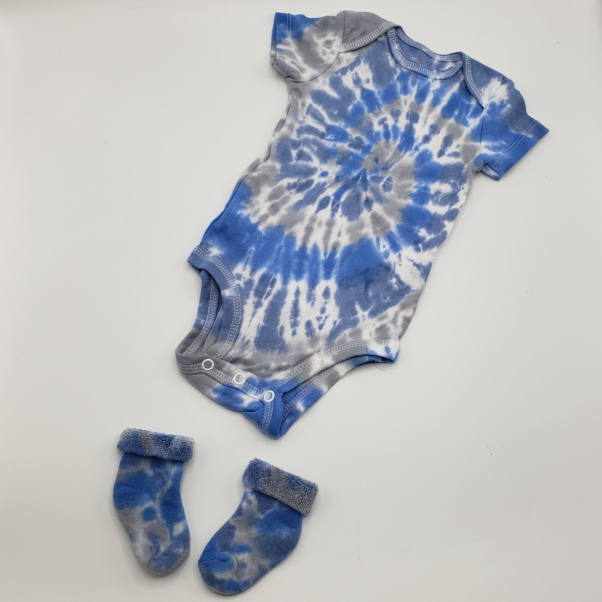 Blue Tye Dye Onesie With Matching Socks (3-6 mo)