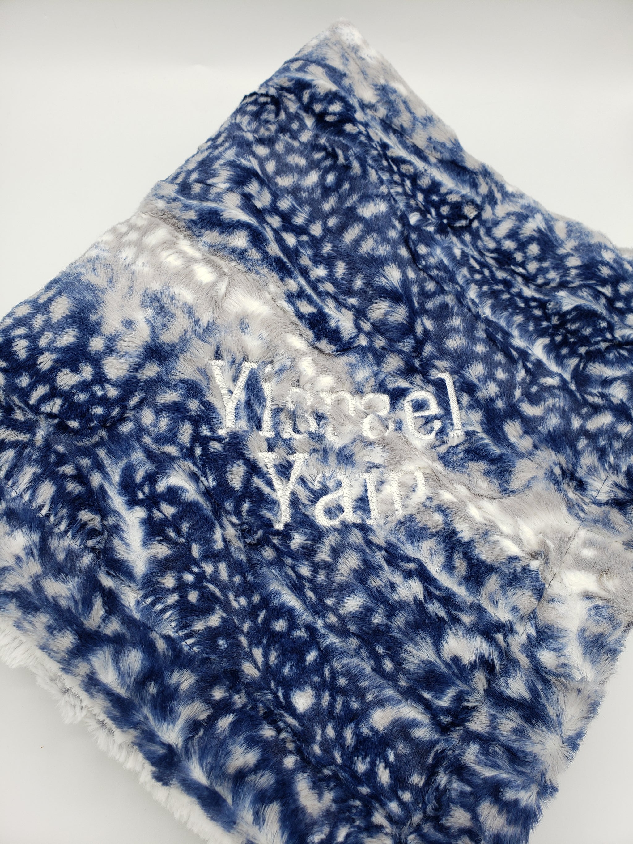 Cibirian Navy Frost Minky Blanke